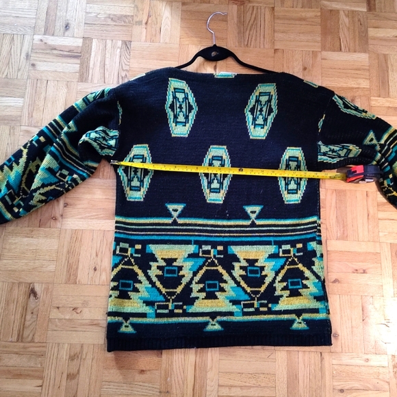 SOLD-Vintage 60s Aztec patterned sweater - Sz M - Picture 7 of 9
